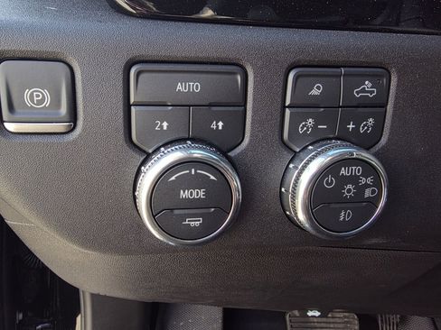 Used 2025 GMC Sierra 1500 SLT w/ SLT Premium Package image 13