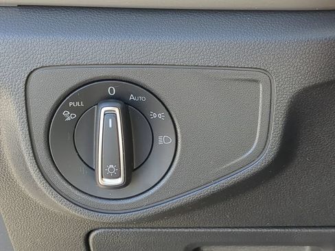 Used 2023 Volkswagen Atlas SE w/ Panoramic Sunroof Package FWD image 31