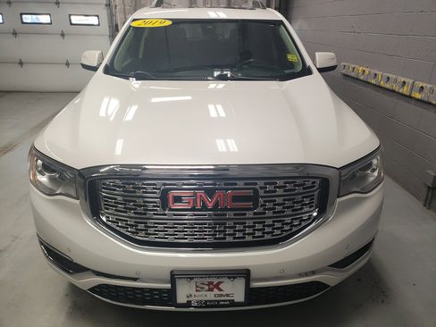 Used 2019 GMC Acadia Denali image 6