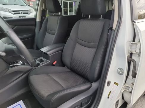 Used 2017 Nissan Rogue SV AWD/4WD image 11
