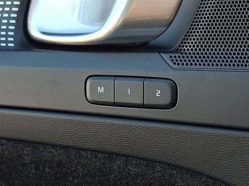 Used 2020 Volvo XC40 T5 R-Design w/ Protection Package Premier image 30