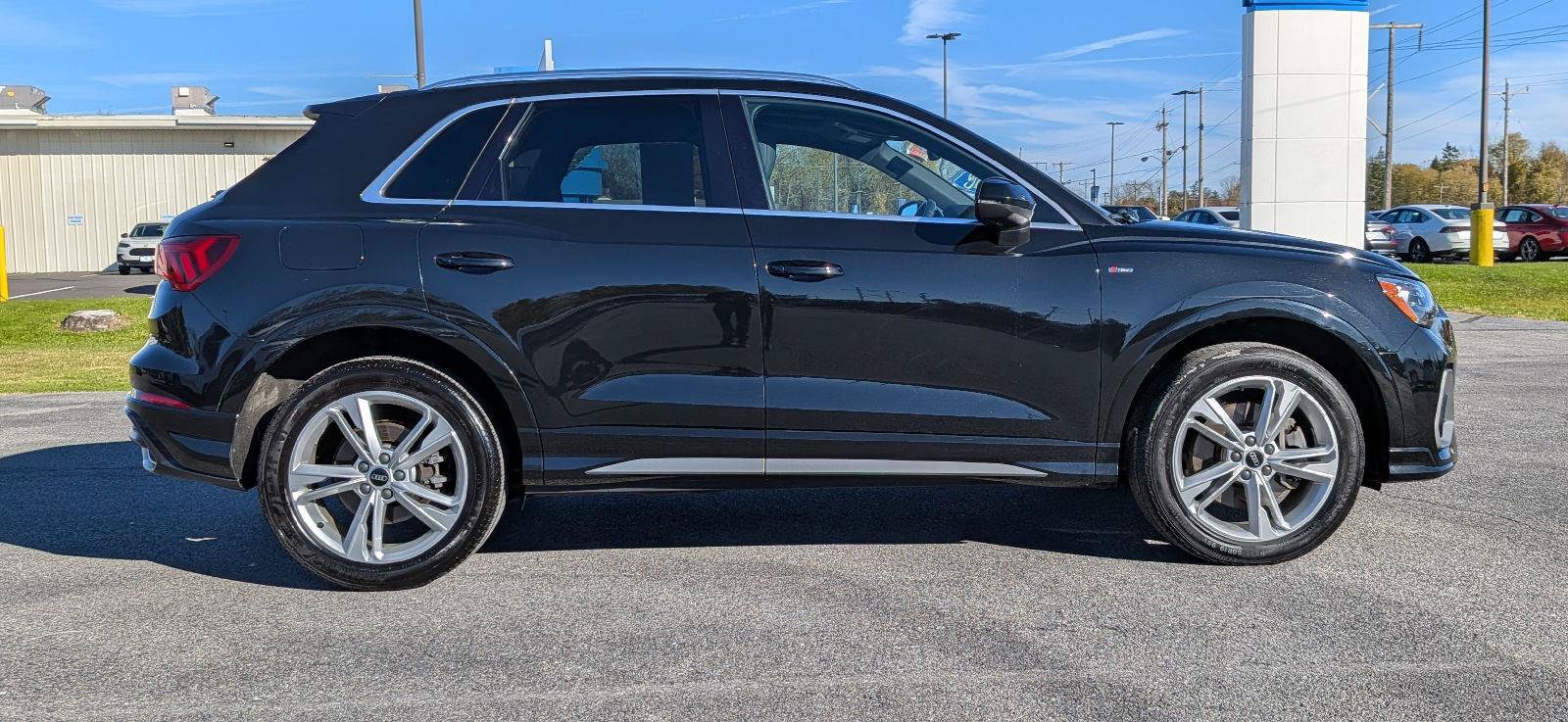Used 2022 Audi Q3 2.0T Premium w/ Convenience Package AWD/4WD image 5
