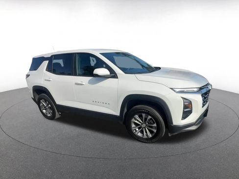 Used 2025 Chevrolet Equinox LT image 2