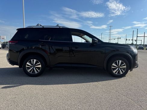 Used 2025 Nissan Pathfinder SL FWD image 7