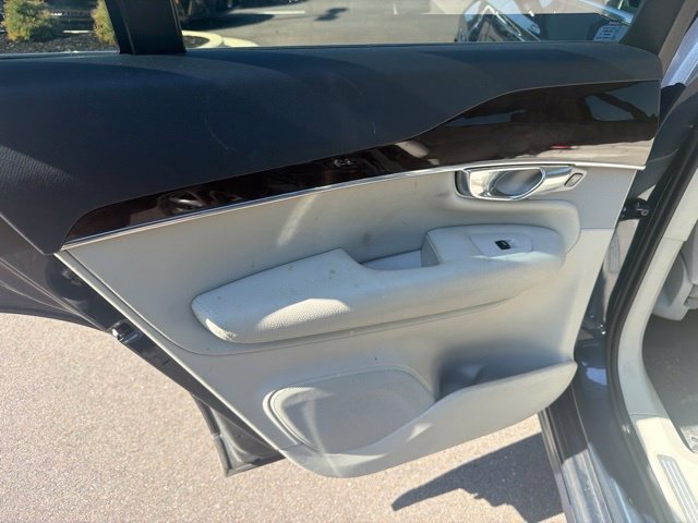 Used 2019 Volvo XC90 T6 Momentum w/ Advanced Package AWD/4WD image 18