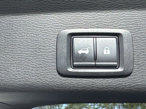 Used 2025 Mitsubishi Outlander SE image 19