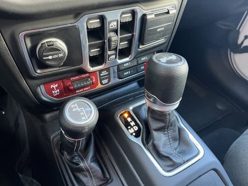 Used 2025 Jeep Wrangler Unlimited Rubicon image 16