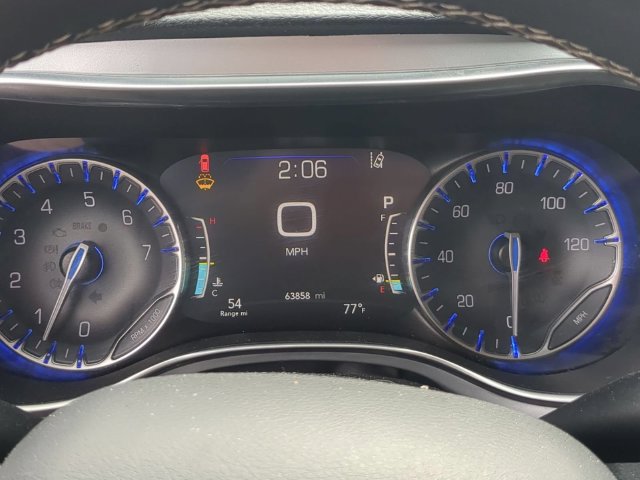 Used 2025 Chrysler Pacifica Limited FWD image 24