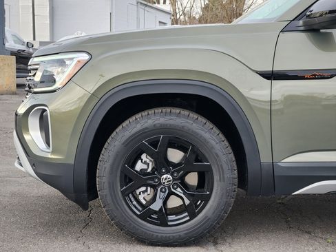 New 2026 Volkswagen Atlas Peak Edition AWD/4WD image 2