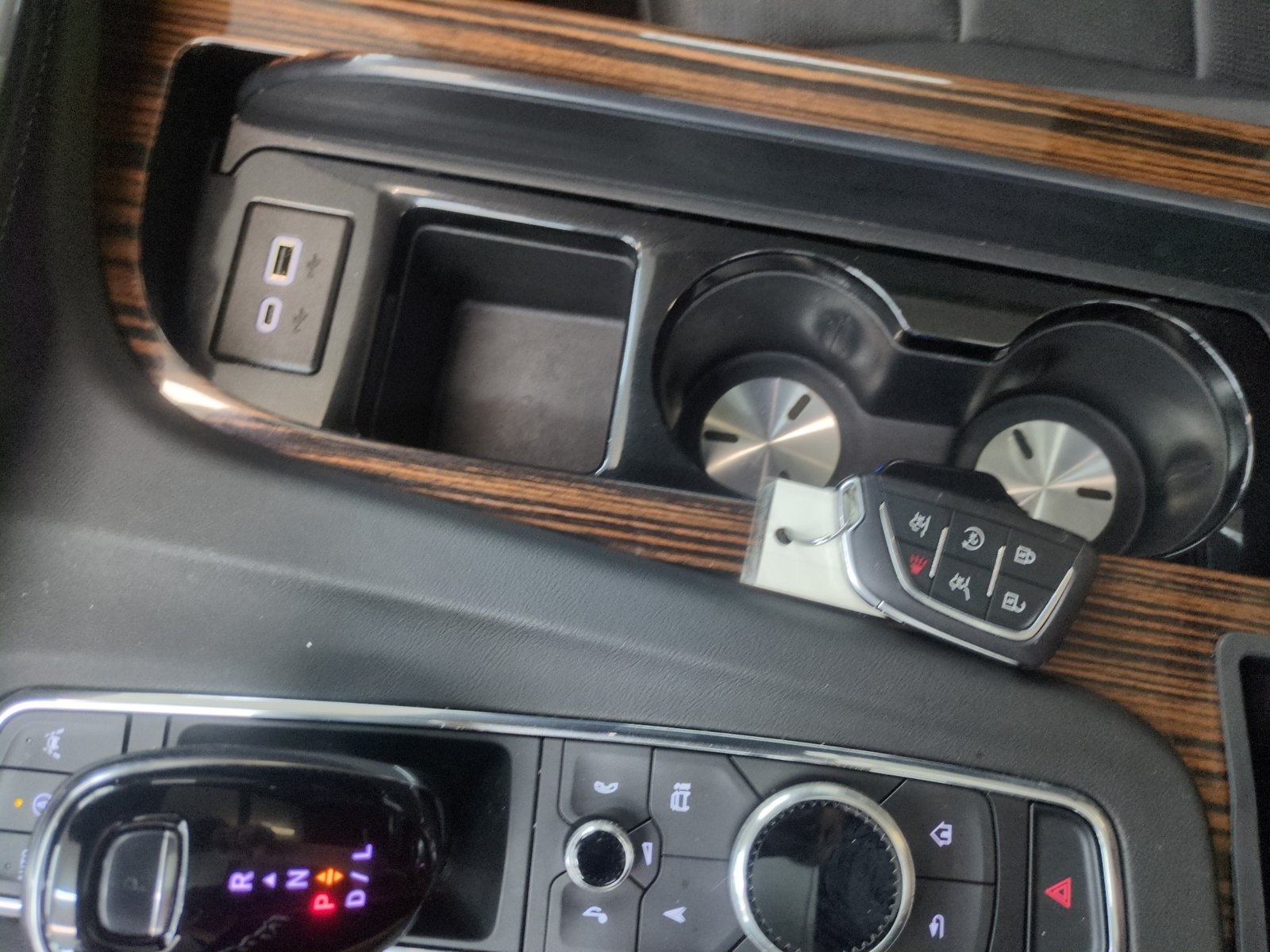 Used 2024 Cadillac Escalade ESV Premium Luxury w/ Performance Package AWD/4WD image 17