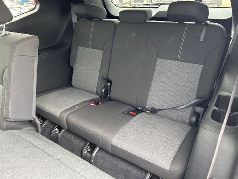 Used 2025 GMC Acadia Elevation image 10