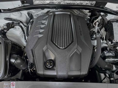 Used 2025 Porsche Macan image 31