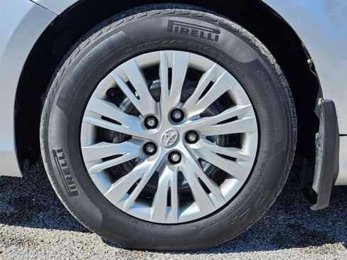 Used 2014 Toyota Camry LE image 12