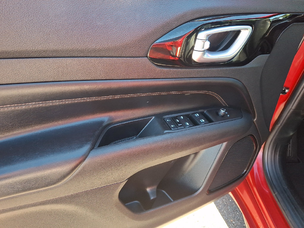Used 2022 Jeep Compass Limited AWD/4WD image 13