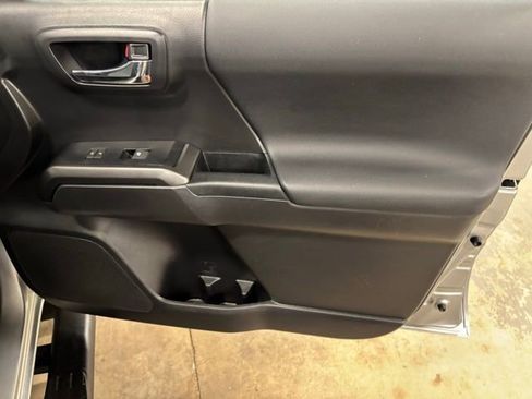 Used 2022 Toyota Tacoma TRD Off-Road w/ Technology Package AWD/4WD image 22