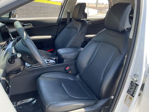 Used 2025 Kia Sportage EX FWD image 16