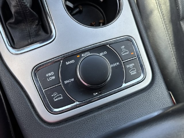 Used 2018 Jeep Grand Cherokee Overland AWD/4WD image 36