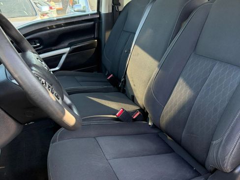 Used 2018 Nissan Titan SV AWD/4WD image 10