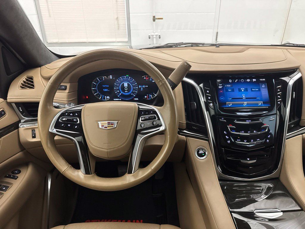 Used 2018 Cadillac Escalade ESV Platinum AWD/4WD image 17