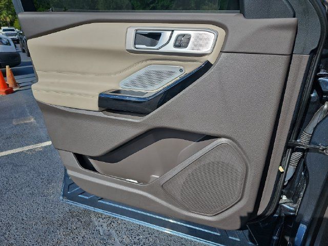 Used 2024 Ford Explorer Platinum w/ Technology Package AWD/4WD image 33