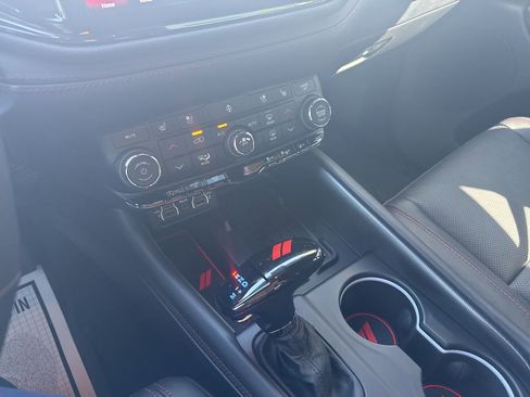 Used 2025 Dodge Durango GT AWD/4WD image 17