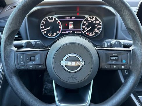 Used 2023 Nissan Rogue SV image 26