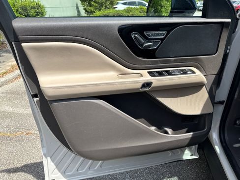 Used 2022 Lincoln Aviator AWD w/ Premium Package image 10