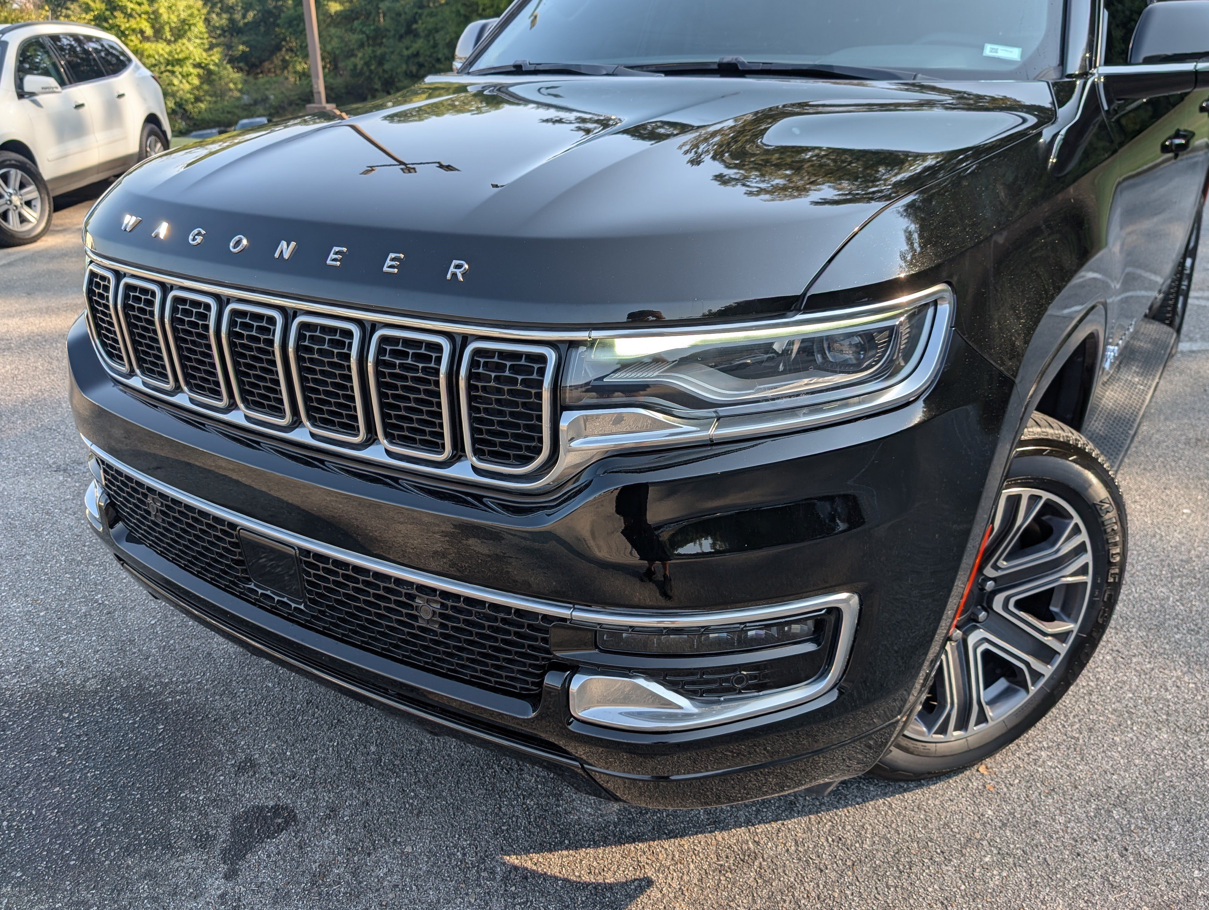 Used 2024 Jeep Wagoneer 4WD w/ Premium Group I image 13