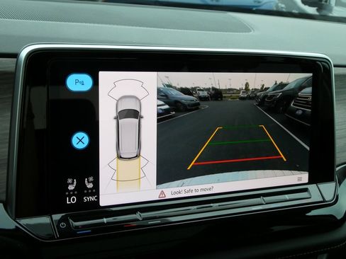 New 2026 Volkswagen Atlas SEL image 8