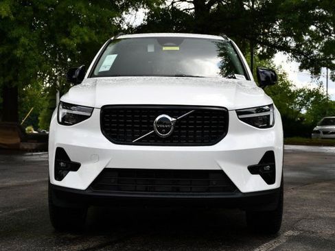 Used 2025 Volvo XC40 B5 Plus w/ Protection Package Premier AWD/4WD image 2