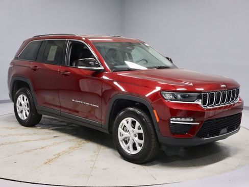 Used 2024 Jeep Grand Cherokee Limited w/ Luxury Tech Group II image 1