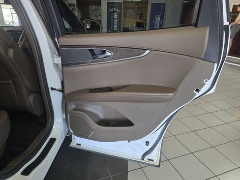 Used 2016 Lincoln MKX Reserve w/ Driver Assistance Package AWD/4WD image 17