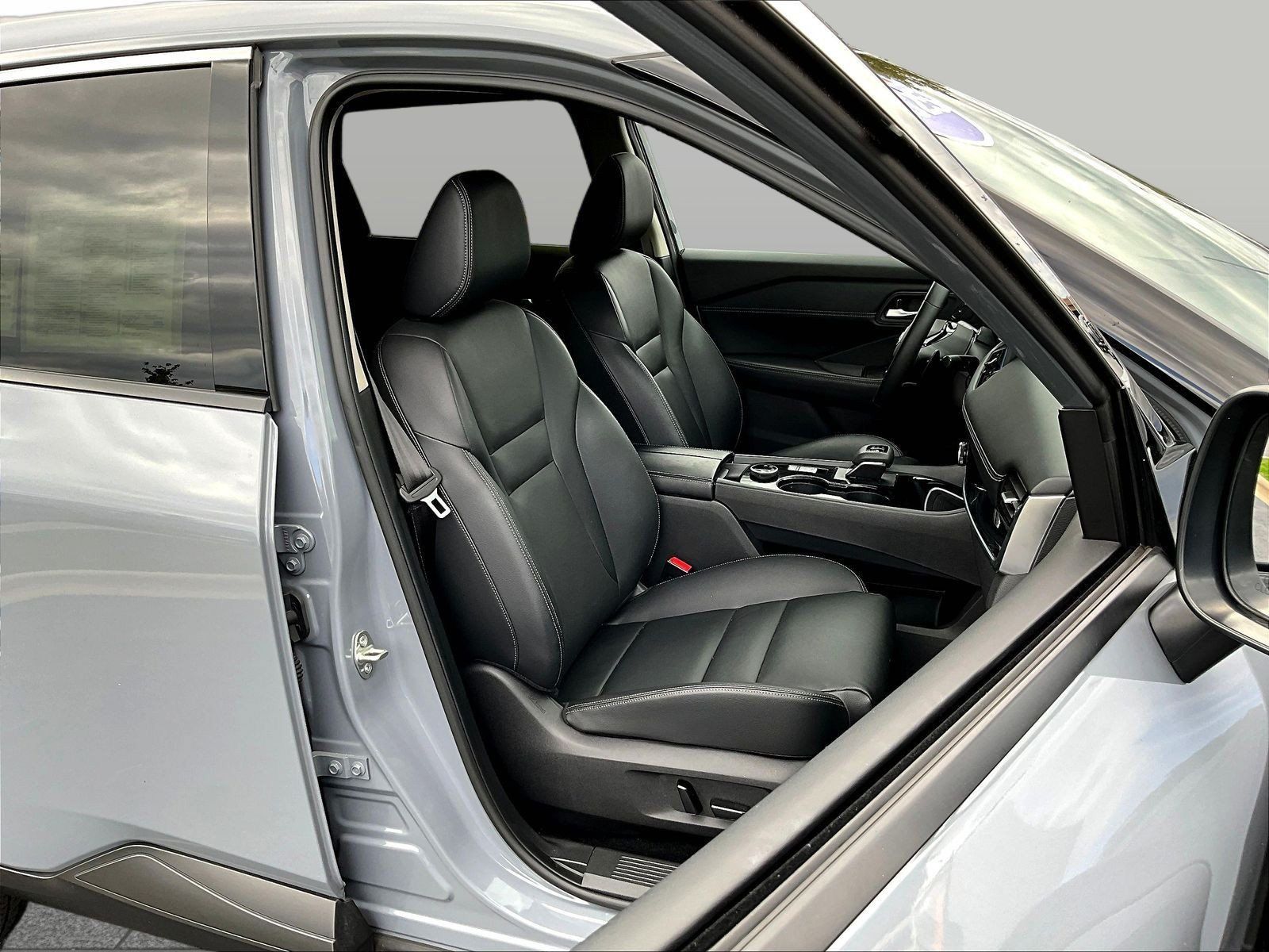 Certified 2025 Nissan Rogue SL w/ Tech Package AWD/4WD image 32
