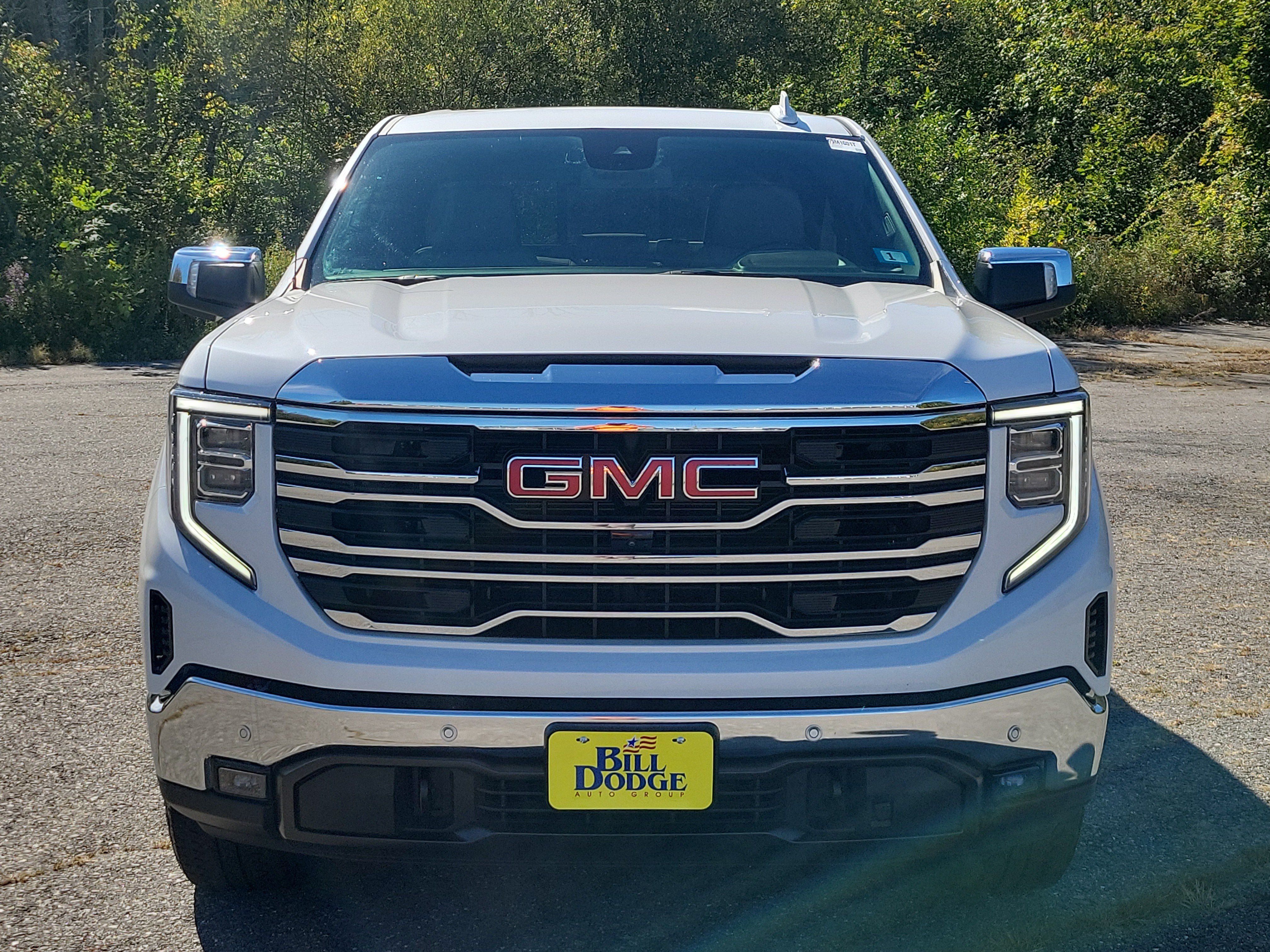Used 2025 GMC Sierra 1500 SLT w/ SLT Premium Plus Package AWD/4WD image 2