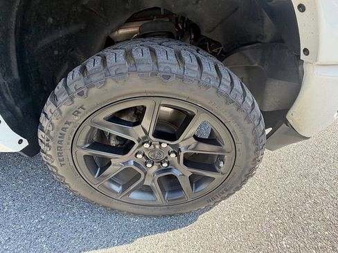 Used 2022 RAM 1500 Laramie AWD/4WD image 14