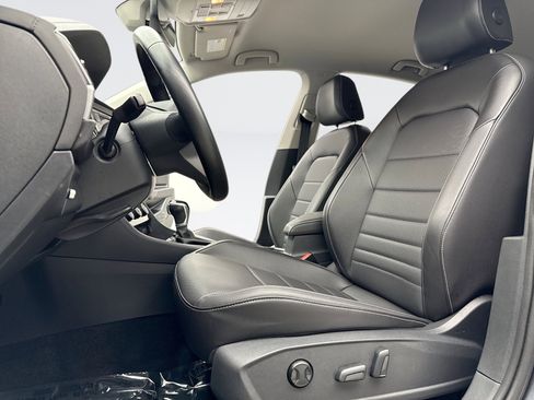 Used 2023 Volkswagen Jetta SE image 11
