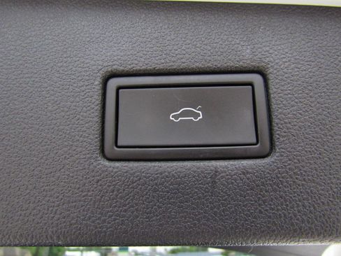 Used 2022 Volkswagen Tiguan SE AWD/4WD image 8