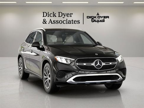 Used 2025 Mercedes-Benz GLC 300 GLC 300 image 31