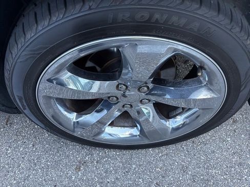 Used 2012 Dodge Challenger R/T image 5