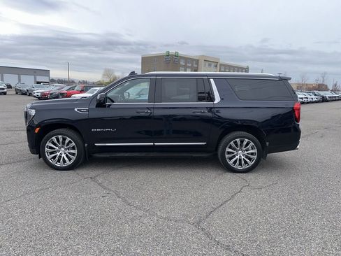 Used 2022 GMC Yukon XL Denali image 6