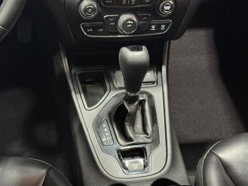 Used 2019 Jeep Cherokee Latitude Plus image 7