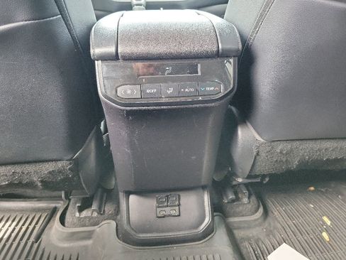 Used 2023 Toyota Highlander XLE FWD image 14