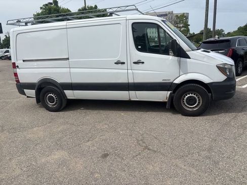 Used 2014 Freightliner Sprinter 2500 RWD image 2
