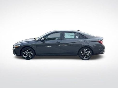 New 2025 Hyundai Elantra SEL image 2
