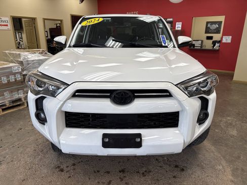 Used 2024 Toyota 4Runner SR5 Premium w/ Moonroof Package AWD/4WD image 2