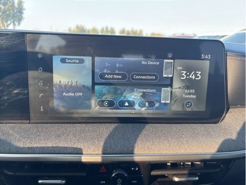 Used 2025 Nissan Kicks SV image 5