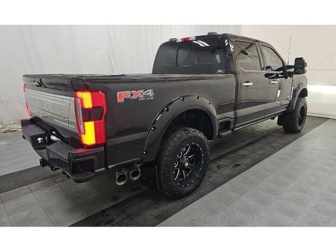 Used 2023 Ford F250 Platinum AWD/4WD image 3