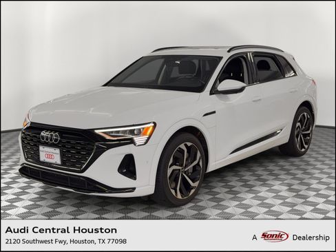 Used 2024 Audi Q8 e-tron Premium Plus image 1