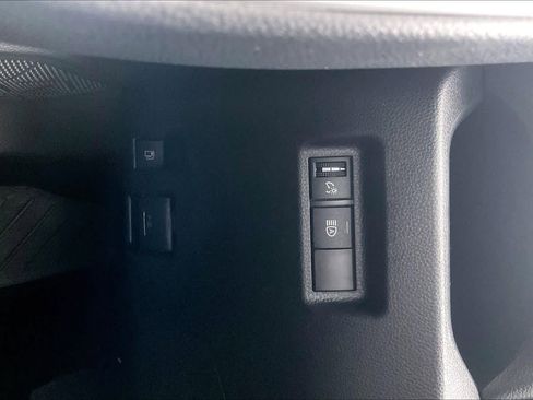 Used 2025 Toyota RAV4 LE image 33