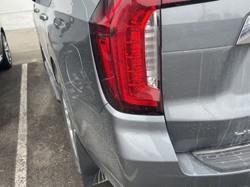 Used 2022 GMC Yukon SLT w/ SLT Premium Package image 11